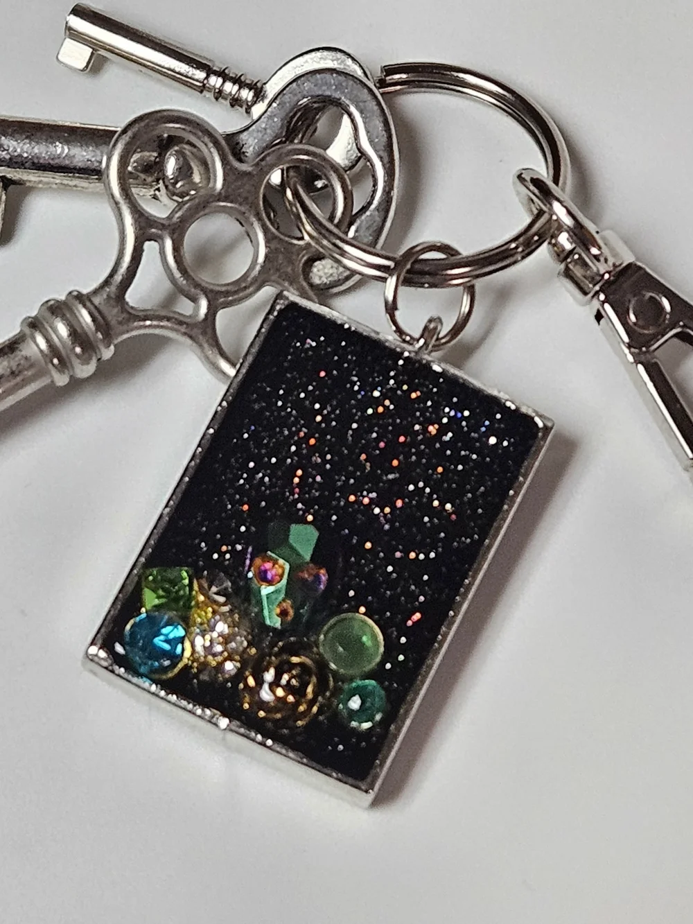 Romantic Gothic Skull And Crystal Accent Keychain Bag Charm